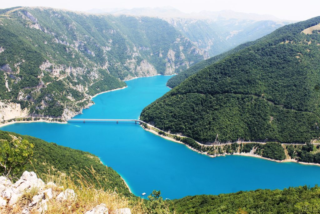 Pogled na jezero iz sela Budanj