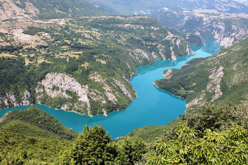 Pivsko jezero iz sela Dubljevići