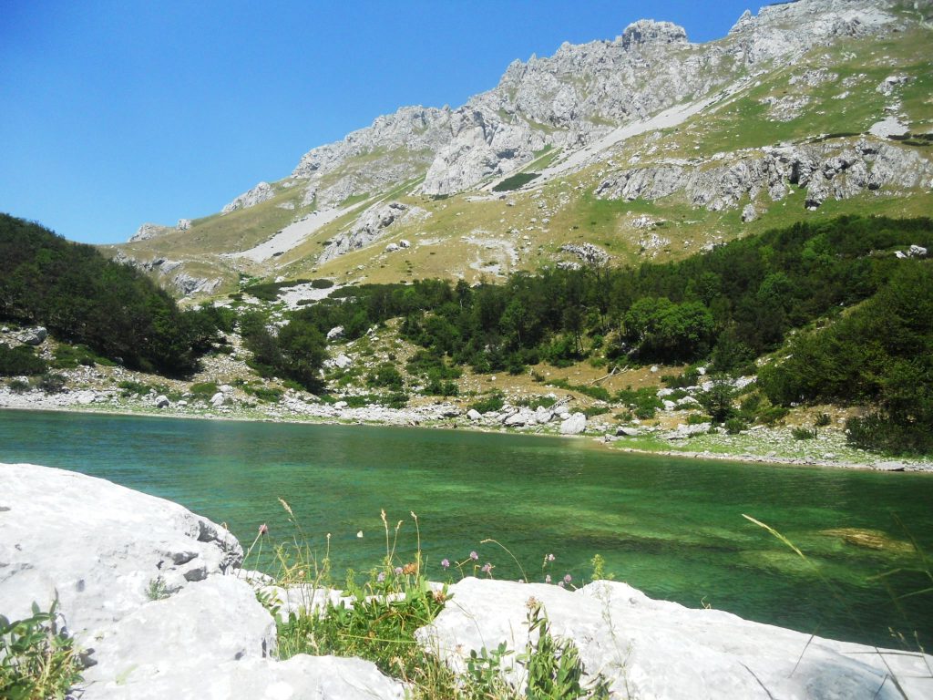 Veliko Škrčko jezero