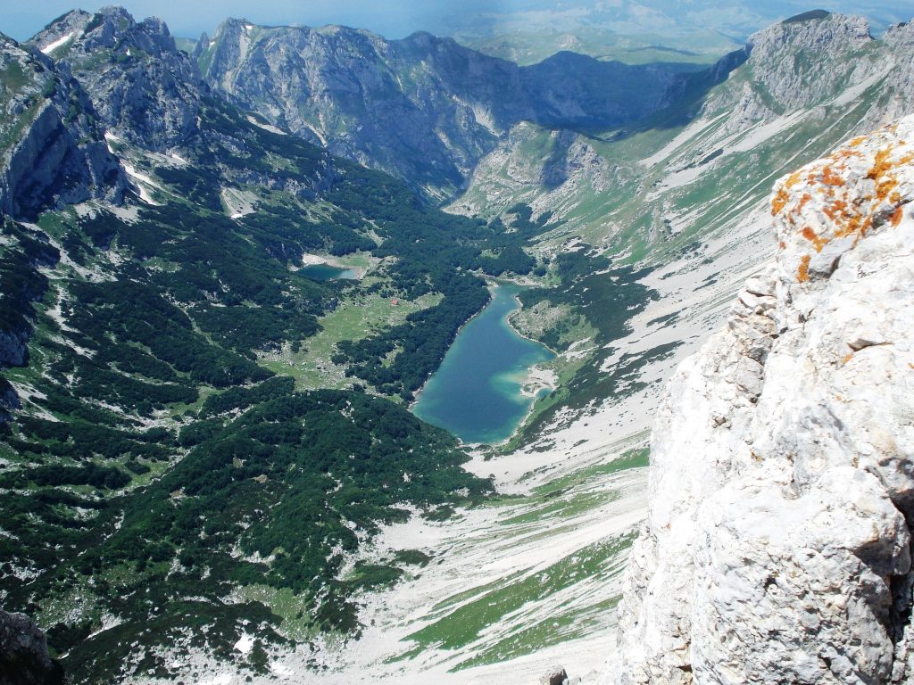 Škrčka jezera sa uspona na Bobotov kuk